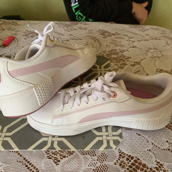 Nike Women’s puma - Picture 1 of 5